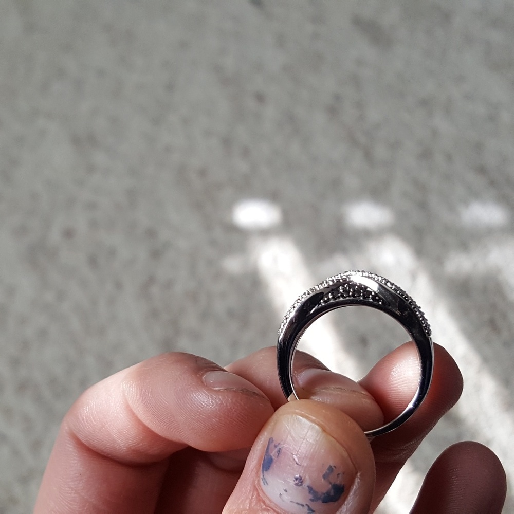 Black and white diamond ring - Picture 4 of 5